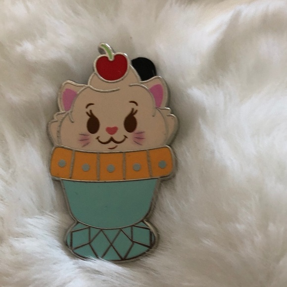 Authentic Disney pin. Each pin $8 or 4 pins for $25, additional pins $5 each. - Picture 5 of 7